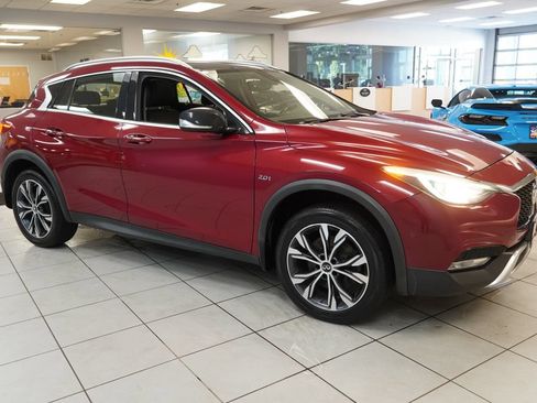 Used 2017 INFINITI QX30 Premium w/ Navigation Package AWD/4WD image 14
