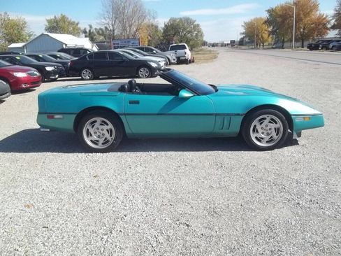 Used 1990 Chevrolet Corvette Convertible RWD image 1