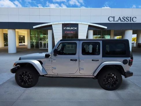 Used 2023 Jeep Wrangler Unlimited Sahara AWD/4WD image 5