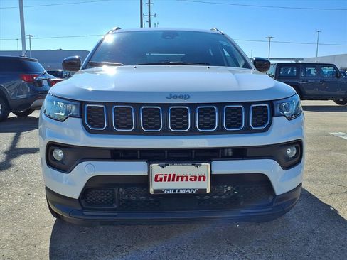 Used 2024 Jeep Compass Latitude image 19