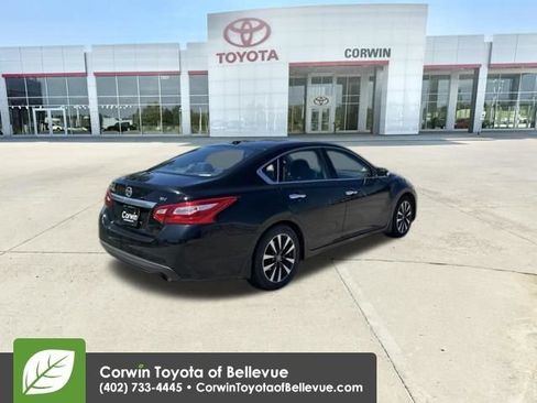 Used 2017 Nissan Altima 2.5 SV w/ Convenience Package FWD image 8