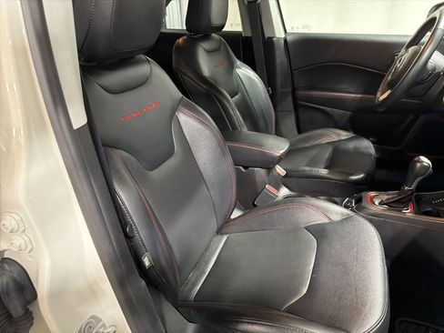 Used 2018 Jeep Compass Trailhawk w/ Leather Interior Group AWD/4WD image 22