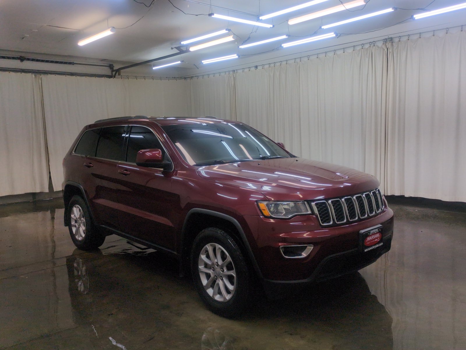 Used 2021 Jeep Grand Cherokee Laredo X AWD/4WD image 3