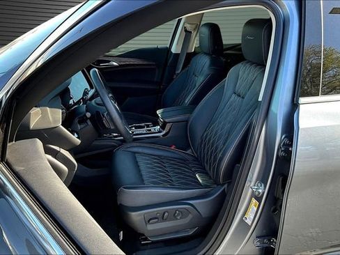 Used 2022 Buick Envision Avenir w/ Technology Package II AWD/4WD image 20