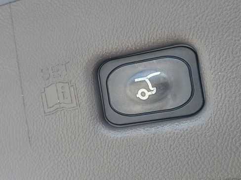 Used 2022 Lincoln Nautilus Reserve FWD image 12