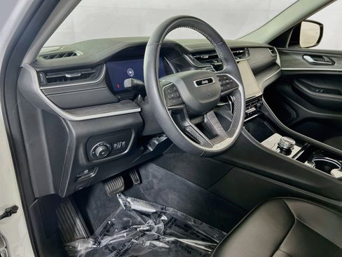 Used 2023 Jeep Grand Cherokee L Limited AWD/4WD image 9