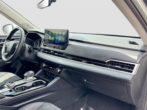 Used 2025 Mitsubishi Outlander SE image 31