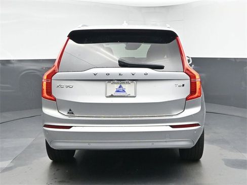 Used 2022 Volvo XC90 T6 Momentum w/ Climate Package image 7