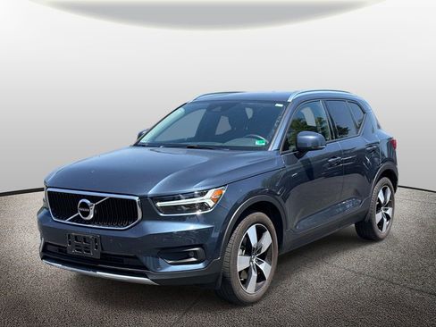 Used 2021 Volvo XC40 T5 Momentum w/ Premium Package AWD/4WD image 2
