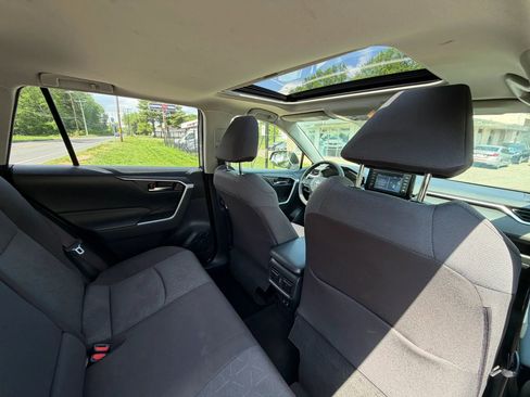 Used 2019 Toyota RAV4 XLE w/ Convenience Package AWD/4WD image 15
