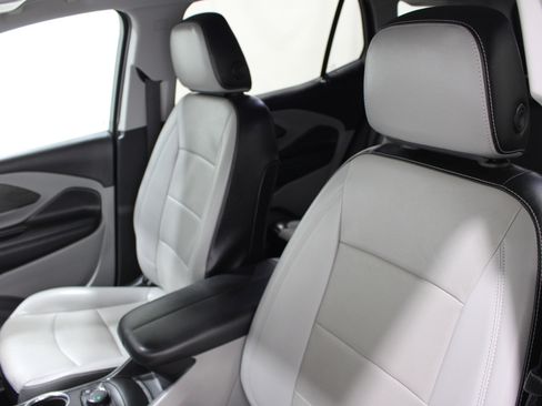 Used 2023 GMC Terrain SLT AWD/4WD image 4