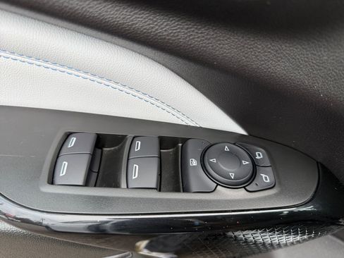 Used 2025 Chevrolet Trax LT image 20