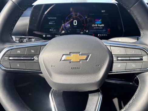 Used 2025 Chevrolet Equinox LT image 29