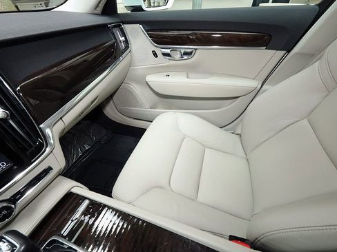 Used 2019 Volvo S90 T5 Momentum image 39