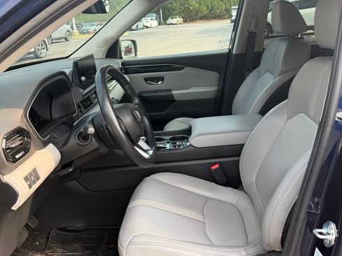 Used 2025 Honda Pilot EX-L image 11