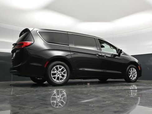 Certified 2023 Chrysler Pacifica Touring-L FWD image 56