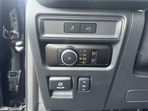 Used 2023 Ford Expedition Limited image 13