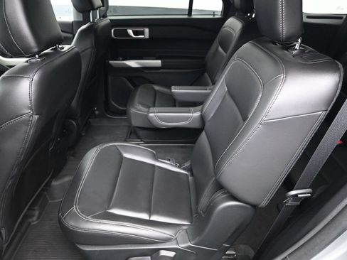 Used 2022 Ford Explorer XLT w/ Equipment Group 202A AWD/4WD image 29