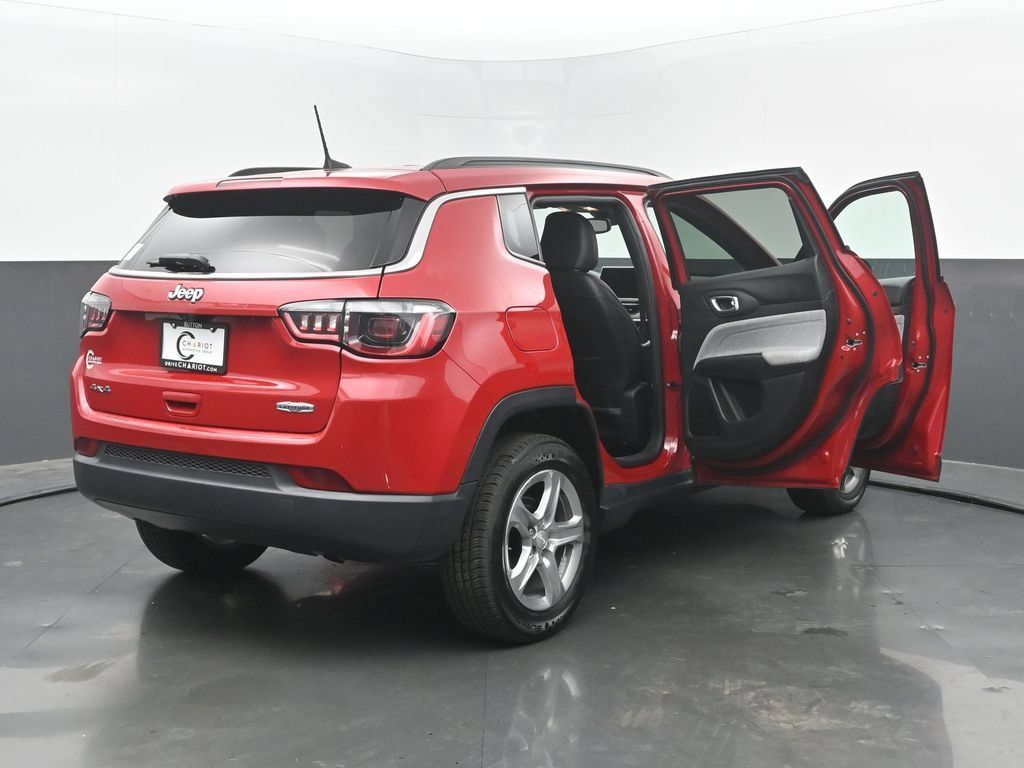 Used 2024 Jeep Compass Latitude AWD/4WD image 60