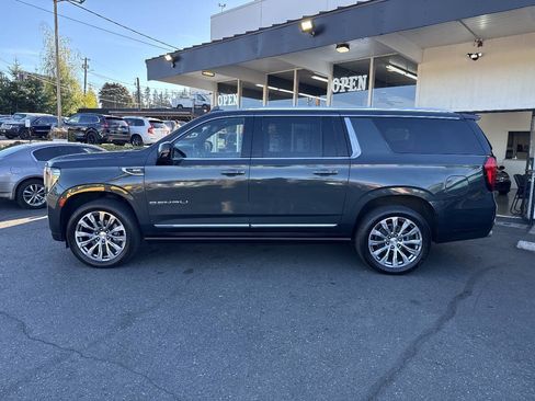 Used 2021 GMC Yukon XL Denali w/ Denali Premium Package AWD/4WD image 3