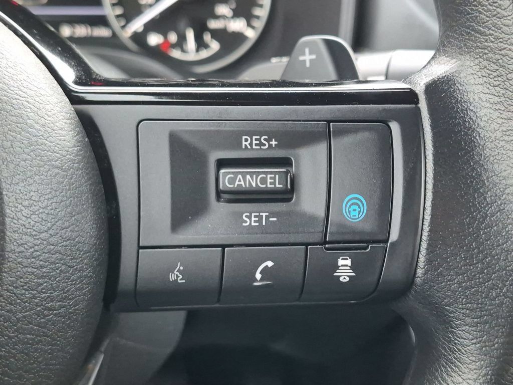 Used 2023 Nissan Rogue SV AWD/4WD image 19