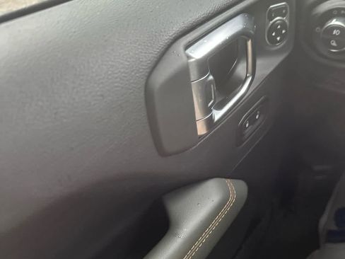 Used 2025 Jeep Gladiator Mojave image 16