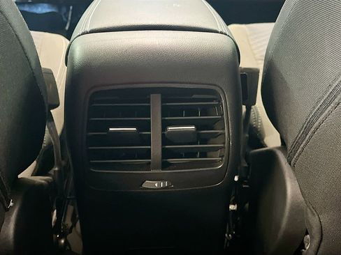 Used 2022 Ford Escape SE w/ SE Sport Appearance Package FWD image 23