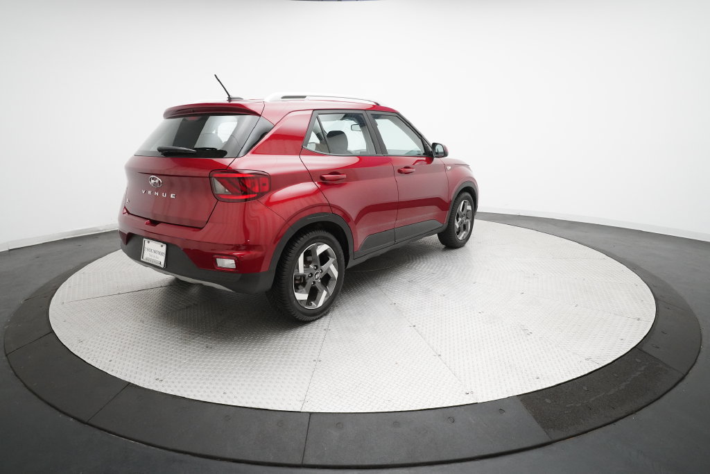 Used 2023 Hyundai Venue SEL FWD image 32