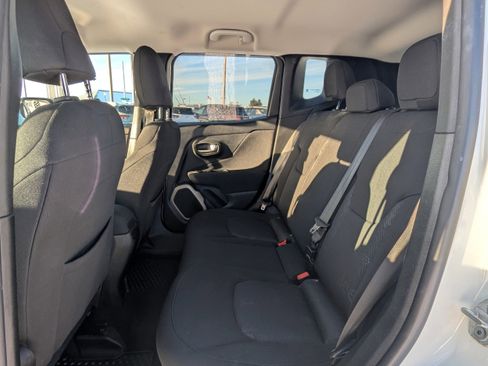 Used 2017 Jeep Renegade Latitude w/ Cold Weather Group image 3