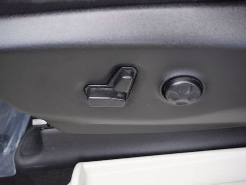 Used 2023 Chrysler Pacifica Touring-L FWD image 26