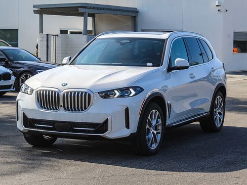 New 2026 BMW X5 xDrive40i w/ Climate Comfort Package image 3