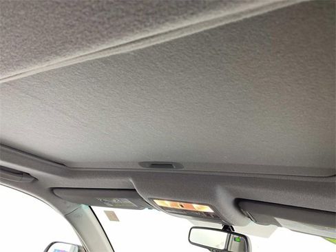 Used 2012 Toyota Highlander SE w/ Tow Pkg image 15