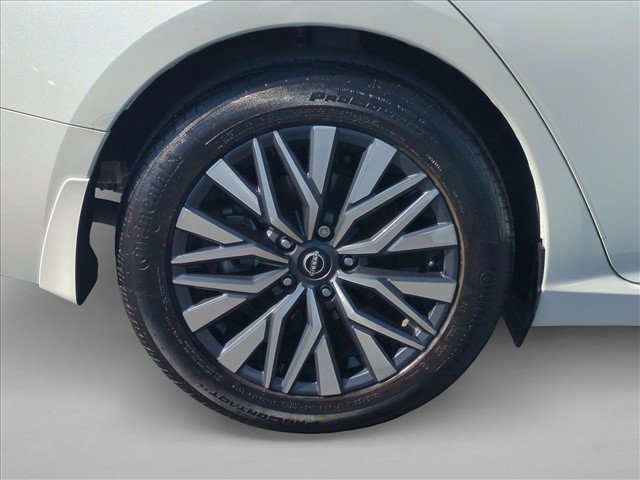 Used 2023 Nissan Altima 2.5 SV w/ SV Premium Package FWD image 24