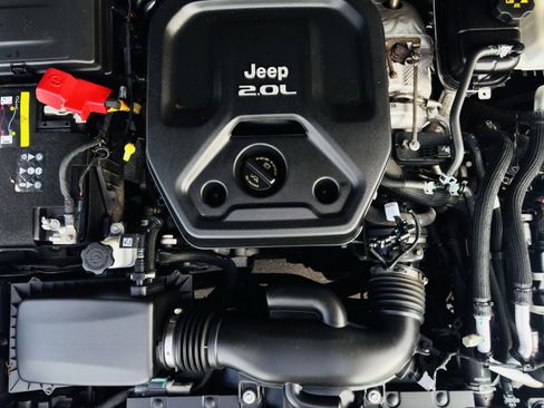 Used 2022 Jeep Wrangler Unlimited Sahara w/ Cold Weather Group image 39