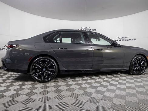 Used 2025 BMW 760i xDrive w/ Executive Package AWD/4WD image 3