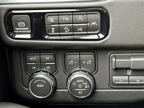 New 2026 GMC Yukon Elevation image 34