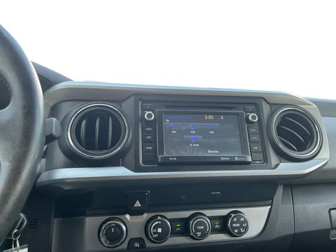 Used 2019 Toyota Tacoma SR5 AWD/4WD image 11