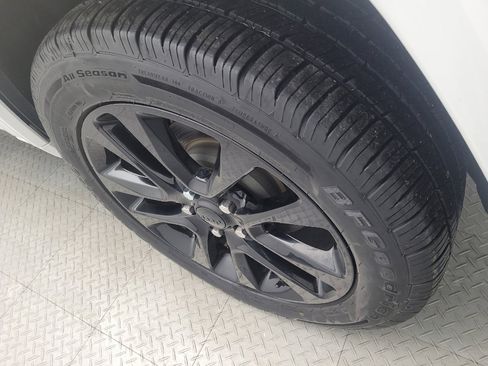 Used 2019 Jeep Grand Cherokee Altitude image 31