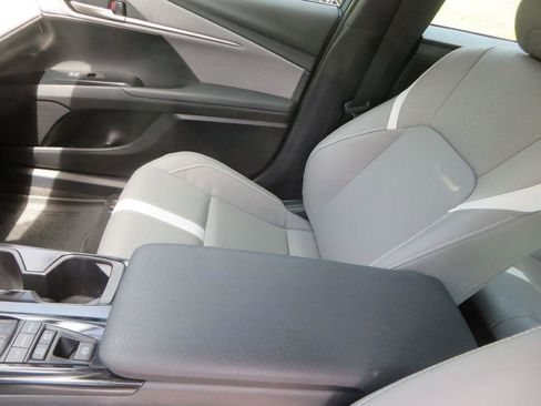 Used 2025 Toyota Camry SE image 22