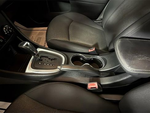 Used 2013 Dodge Avenger SE image 22