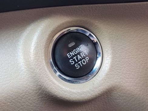 Used 2010 Toyota Highlander Limited image 21