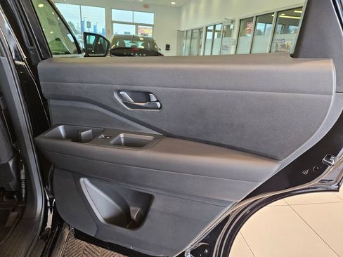 New 2025 Nissan Pathfinder SV w/ Black Appearance Package image 28
