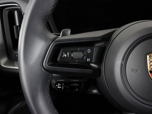 Used 2025 Porsche Cayenne E-Hybrid Coupe image 14