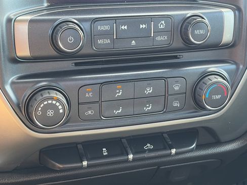 Used 2018 Chevrolet Silverado 1500 LT AWD/4WD image 19