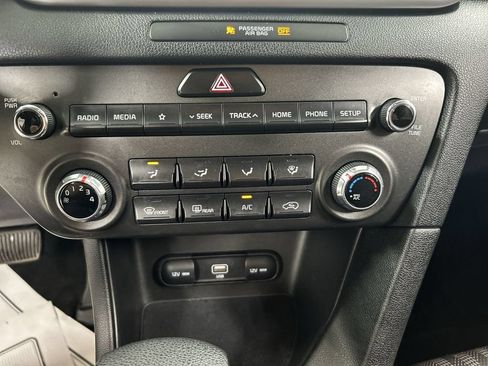 Used 2020 Kia Sportage LX AWD/4WD image 16