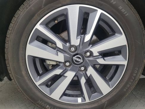 Used 2023 Nissan Versa SV FWD image 31