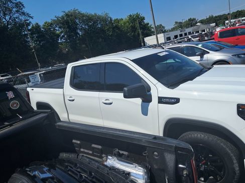 Used 2023 GMC Sierra 1500 Elevation w/ Preferred Package AWD/4WD image 5