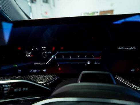 Used 2025 Cadillac Escalade V image 35