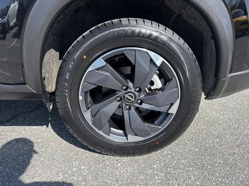 Used 2025 Nissan Rogue SV image 28