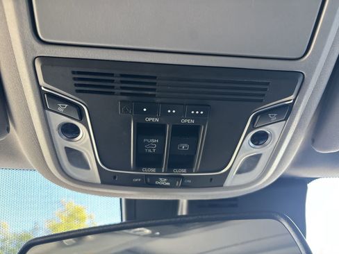 Used 2017 Honda Pilot Elite image 24